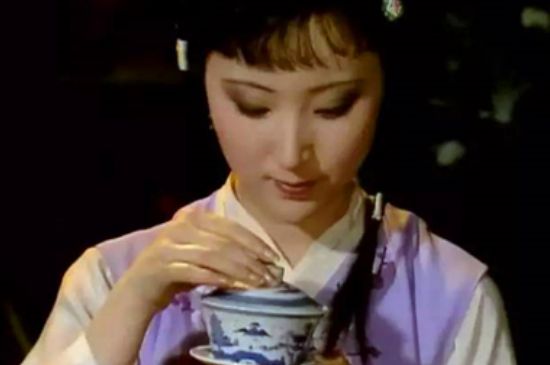 女士喝茶優(yōu)雅姿勢(shì)，女士正確喝茶姿勢(shì)禮儀