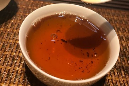 大紅袍第一泡要倒掉嗎，洗茶水需倒掉但第一泡出湯