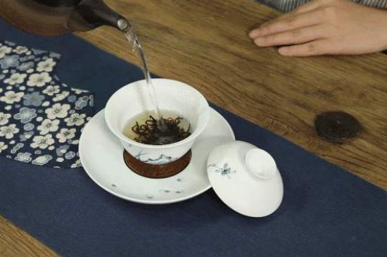 各類茶的注水方式，不同的茶泡茶時怎么注水