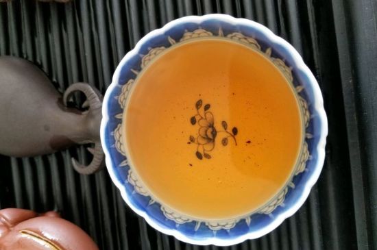 大紅袍第一泡要倒掉嗎，洗茶水需倒掉但第一泡出湯
