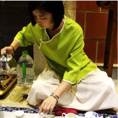 女士喝茶的手勢(shì)，女人正確喝茶手勢(shì)姿勢(shì)圖