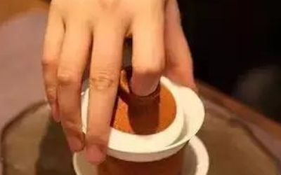 三才蓋碗的正確拿法，三才蓋碗抓碗法圖解