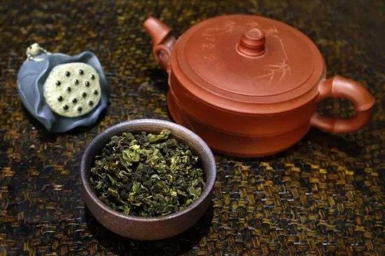泡大紅袍、肉桂和水仙可以用一個(gè)紫砂壺嗎，可以摻一起沖泡么？