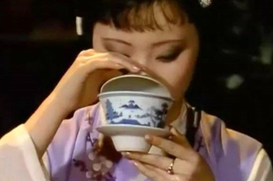 女士喝茶優(yōu)雅姿勢(shì)，女士正確喝茶姿勢(shì)禮儀