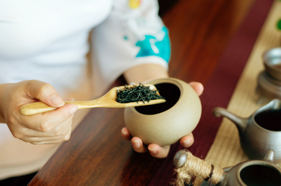 女人喝茶要行扣茶禮嗎，叩茶禮女士能用嗎？