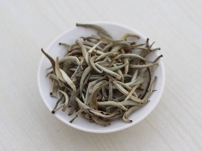 白茶品質(zhì)如何區(qū)分，白茶的優(yōu)劣質(zhì)量辨別方法