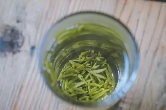 泡好的茶水放冰箱能保存多久，泡好的茶冷藏放多久？