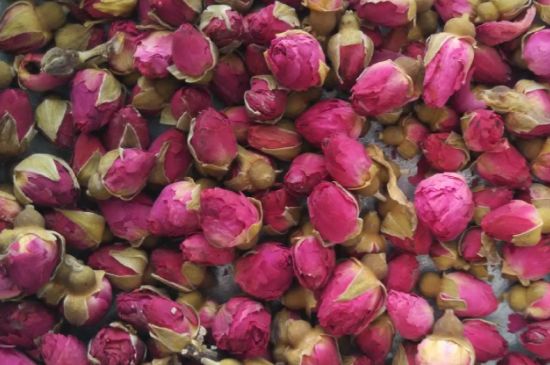 玫瑰花茶的功效與作用，堅(jiān)持喝一個(gè)月玫瑰花茶會(huì)怎樣？