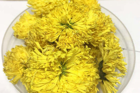 菊花茶大朵小朵有什么區(qū)別，菊花喝大朵還是小朵？