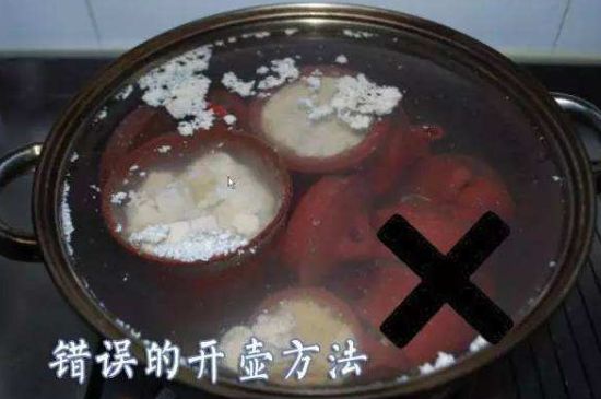 開壺放豆腐是錯誤的，新買的紫砂壺正確開壺建議