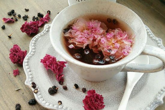 玫瑰花的最佳搭配，喝玫瑰花茶搭配什么喝好？