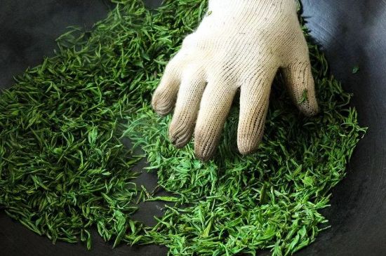 龍井茶炒茶葉怎么炒出好茶色，茶葉怎樣做出來最綠？