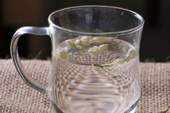 茉莉泡水禁忌，茉莉干花泡水的功效與禁忌