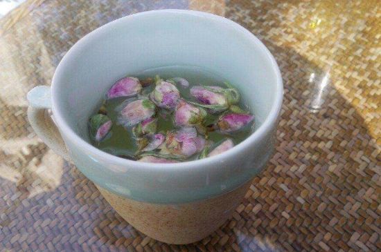 玫瑰花泡茶祛斑要多久見(jiàn)效，喝玫瑰花茶多久能祛斑？