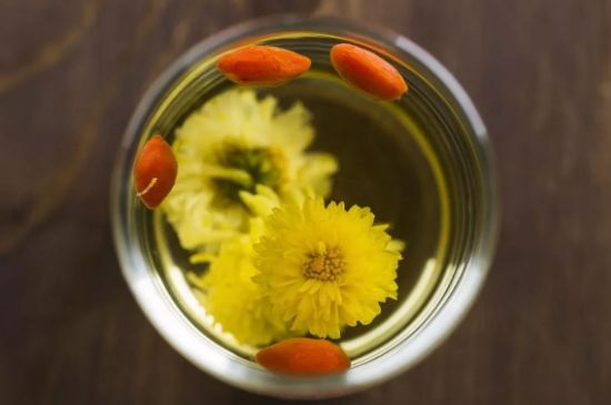 菊花茶的最佳搭配有哪幾樣，菊花茶和什么搭配喝效果好？