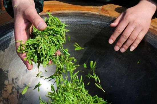 龍井茶炒茶葉怎么炒出好茶色，茶葉怎樣做出來最綠？