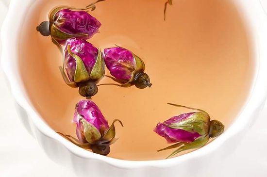 玫瑰花泡茶祛斑要多久見(jiàn)效，喝玫瑰花茶多久能祛斑？