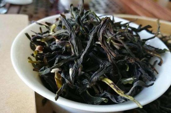 鴨屎香單叢雪片茶的特點(diǎn)，鳳凰雪片茶有什么特點(diǎn)？