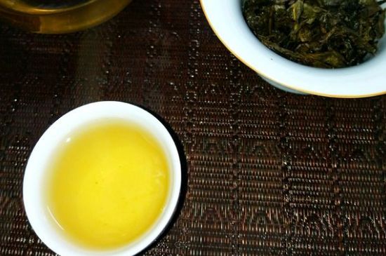 一天什么時(shí)候喝黑茶最好，喝黑茶一天最佳時(shí)間和季節(jié)