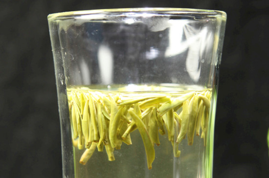 竹葉青茶泡不立起來怎么回事，竹葉青茶怎么泡立起來