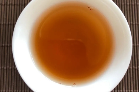 老白茶上火還是去火？夏季喝煮的老白茶會容易上火！