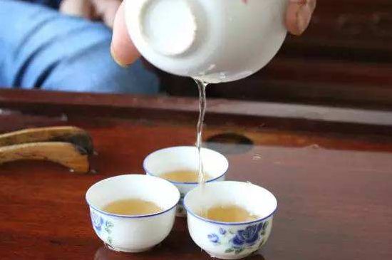 鴨屎香單叢雪片茶的特點(diǎn)，鳳凰雪片茶有什么特點(diǎn)？