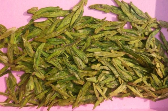 西湖龍井新茶和陳茶的區(qū)別，怎么區(qū)分龍井新茶和舊茶？