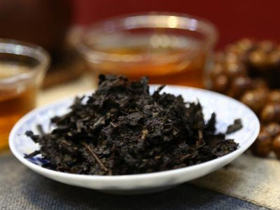 黑茶的功效與作用，長(zhǎng)期喝黑茶有什么功效？