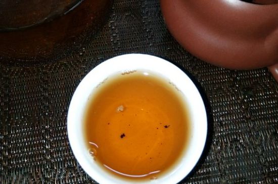 黑茶排濕毒的身體表現(xiàn)，喝黑茶排毒反應癥狀