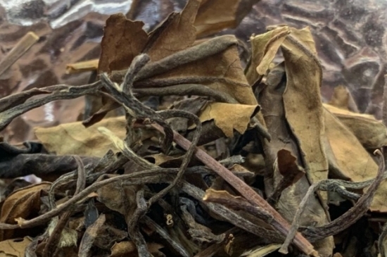 老白茶上火還是去火？夏季喝煮的老白茶會容易上火！