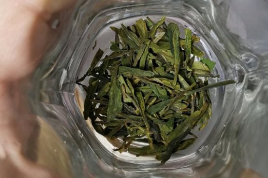 龍井茶放二年了能喝嗎，過期龍井茶的妙用！