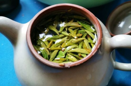龍井茶放二年了能喝嗎，過期龍井茶的妙用！
