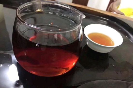 黑茶排濕毒的身體表現(xiàn)，喝黑茶排毒反應癥狀
