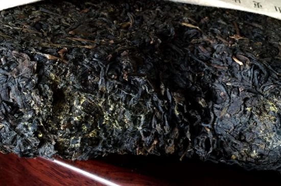 伏茶里的金花是黃曲霉素嗎，金花茯茶里的是什么菌