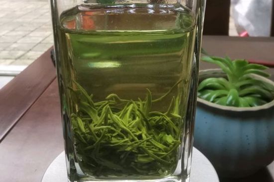 綠茶放了三年還能喝嗎，綠茶放久了喝了會(huì)怎樣