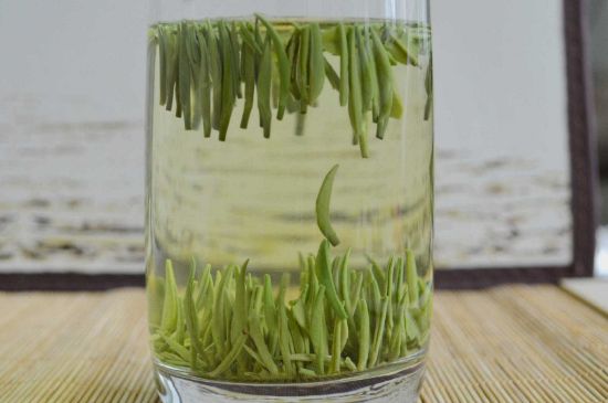 雀舌和竹葉青的區(qū)別，雀舌對比竹葉青圖片
